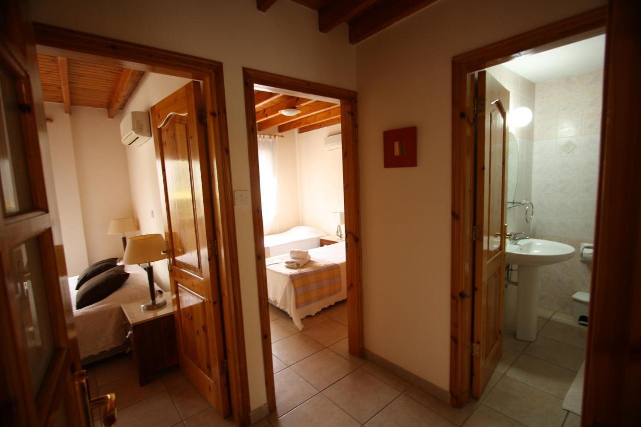 Swimmers' Paradise Pissouri Exterior photo
