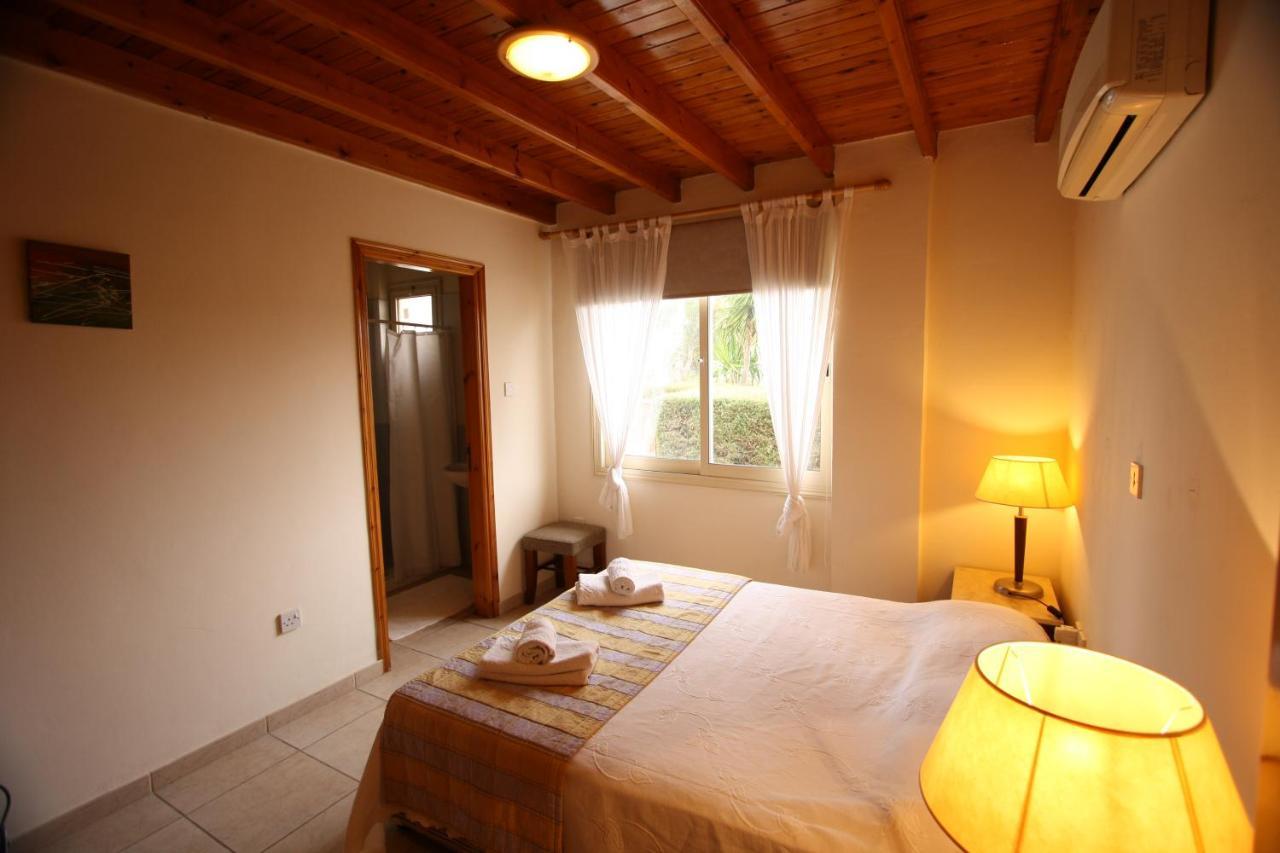 Swimmers' Paradise Pissouri Exterior photo