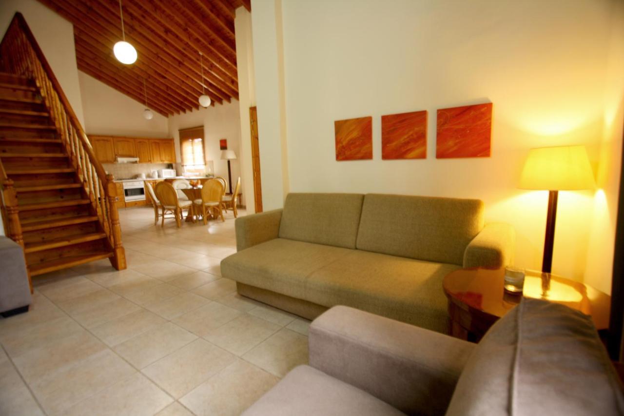 Swimmers' Paradise Pissouri Exterior photo